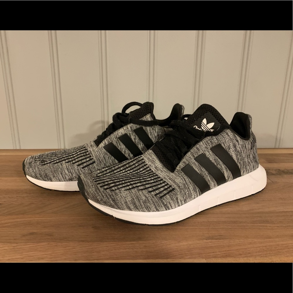 ADIDAS Swift Run SZ 7